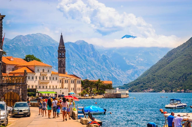 Bahía de Kotor los Balcanes
