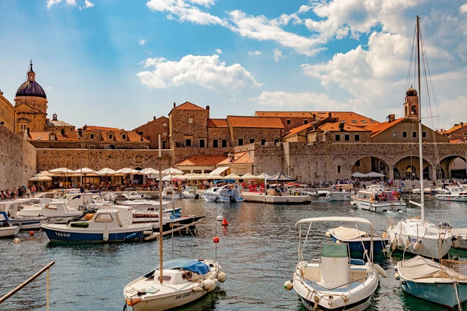 Las murallas de Dubrovnik en los viajes a Croacia