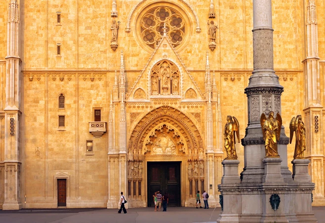 Angel statue in front of the cathedral in Zagreb