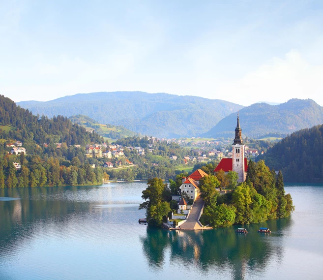 Isla y lago de Bled en tour por los Balcanes